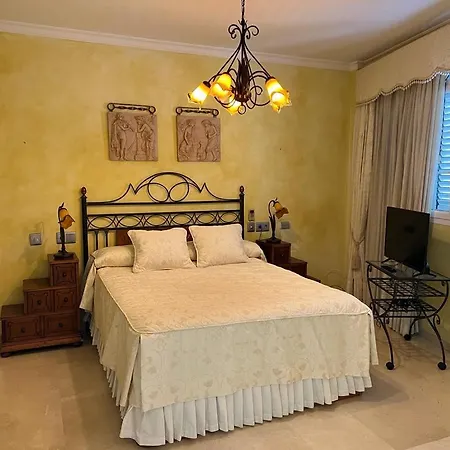 Villa Agradable Con Piscina 4 Dormitorios *