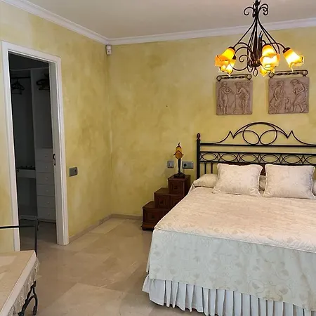 Agradable Con Piscina 4 Dormitorios Villa