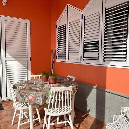 Agradable Con Piscina 4 Dormitorios